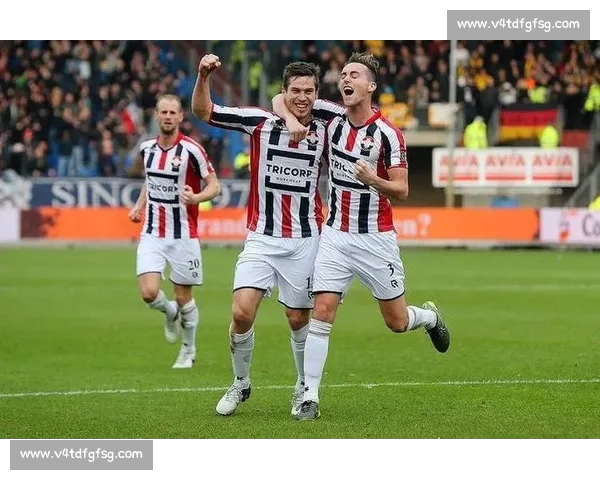 豪门争冠焦点对决再起波澜足坛转会风云与赛场精彩同频共振